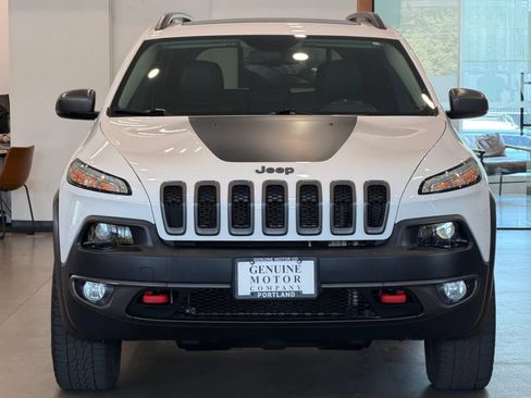 Used 2018 Jeep Cherokee Trailhawk w/ Comfort/Convenience Group AWD/4WD image 2