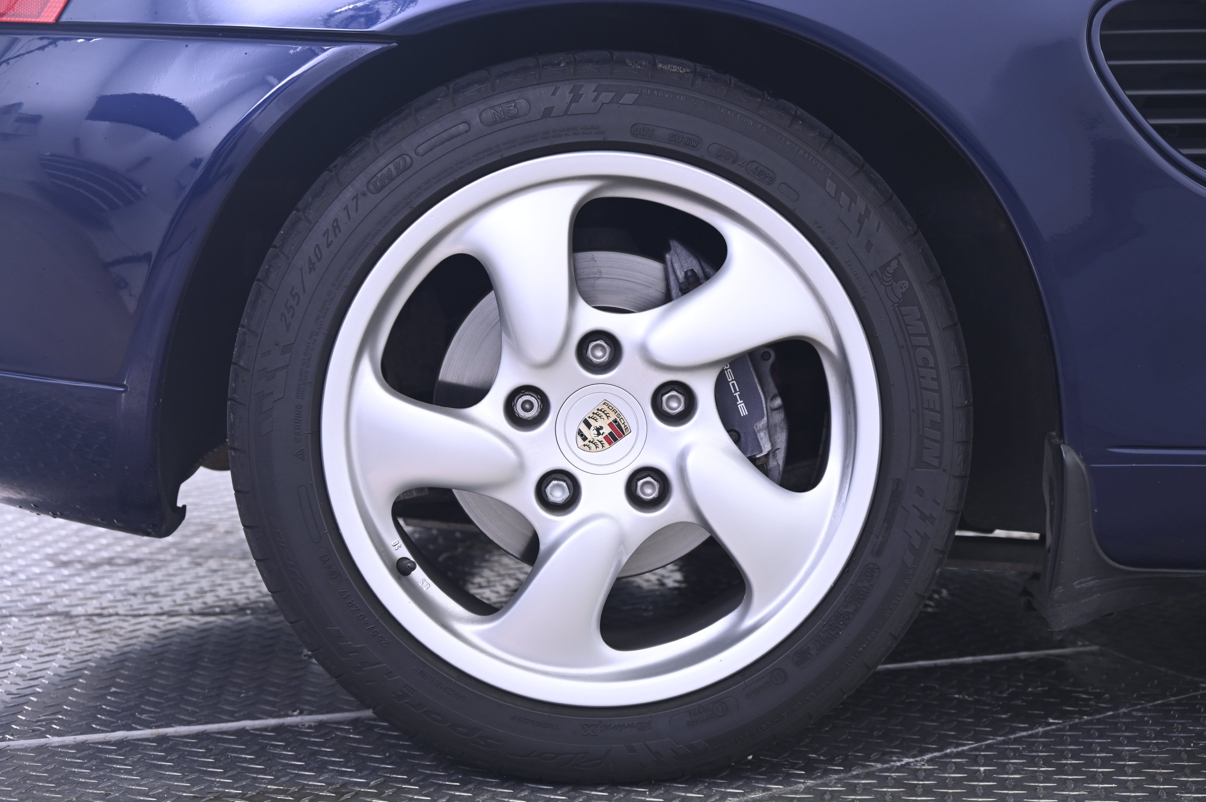 Used 2001 Porsche Boxster RWD image 16