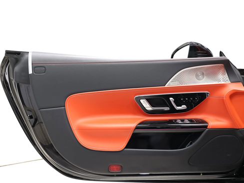 Used 2022 Mercedes-Benz SL 55 AMG 4MATIC w/ AMG Night Package image 10