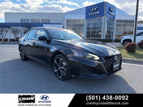 Used 2024 Nissan Altima 2.5 SR image 1