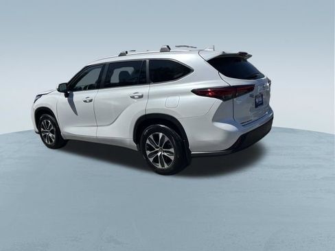 Used 2023 Toyota Highlander XLE FWD image 8