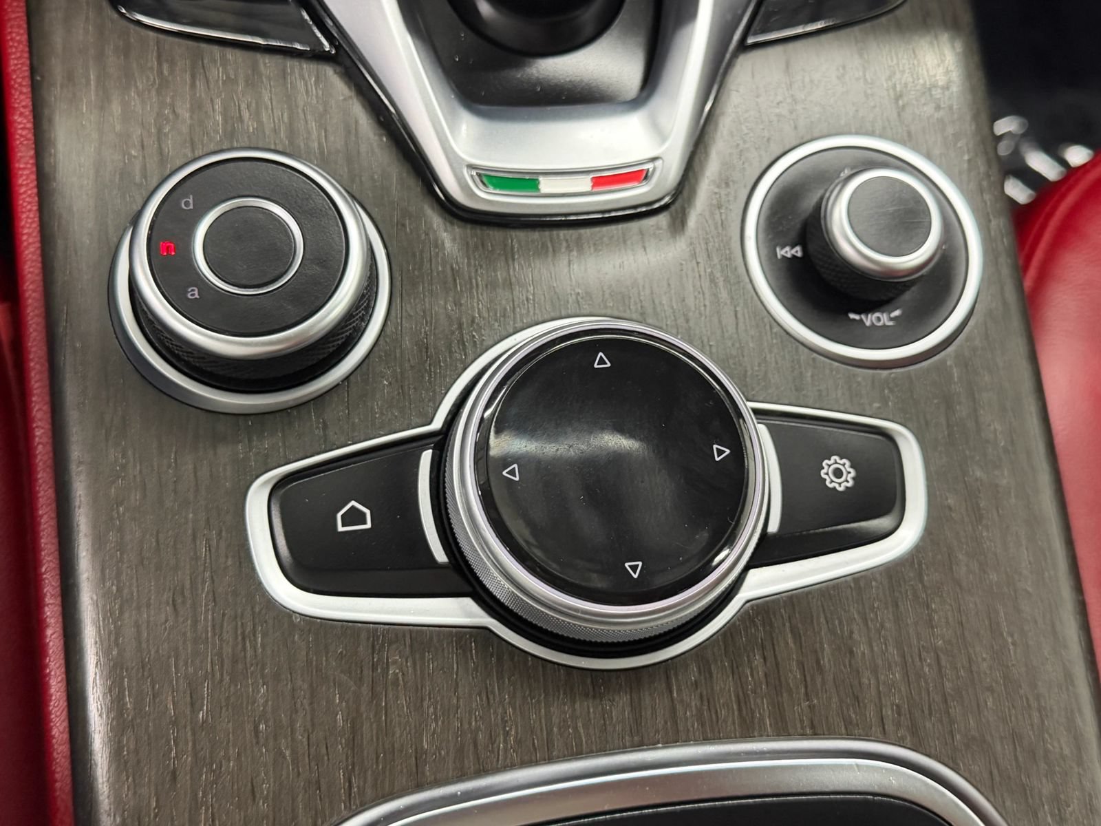 Used 2020 Alfa Romeo Stelvio Ti AWD/4WD image 32