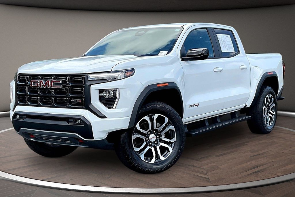Used 2024 GMC Canyon AT4 w/ Technology Package AWD/4WD image 3