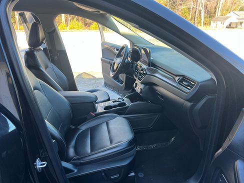 Used 2020 Ford Escape Titanium image 7