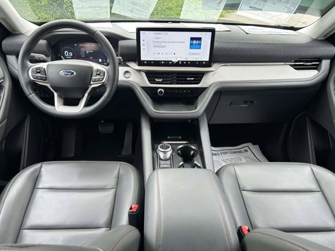 Used 2025 Ford Explorer Active w/ Active Comfort Package RWD image 18