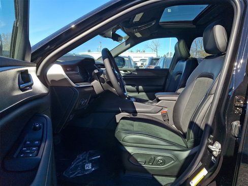 New 2025 Jeep Grand Cherokee 4WD image 6