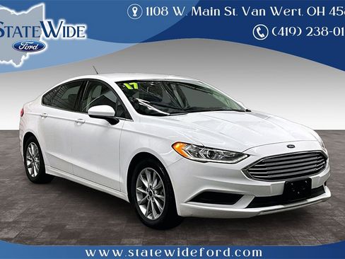 Used 2017 Ford Fusion SE w/ Fusion SE Technology Package image 1