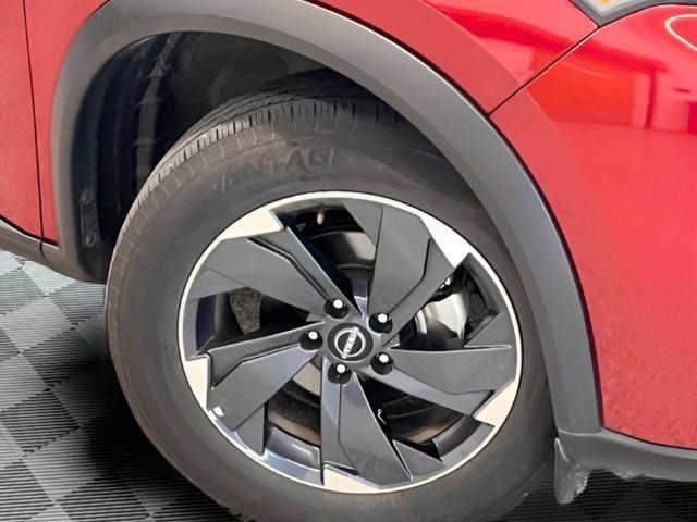 Used 2025 Nissan Rogue SV AWD/4WD image 27