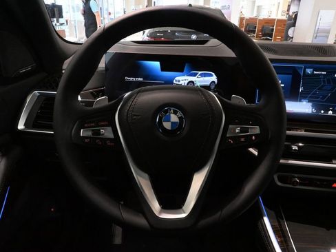 Used 2025 BMW X5 xDrive50e image 17