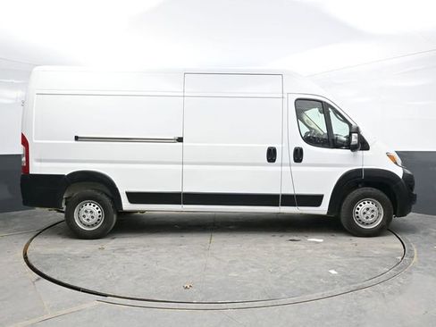 Used 2025 RAM ProMaster 2500 w/ Convenience Group FWD image 8