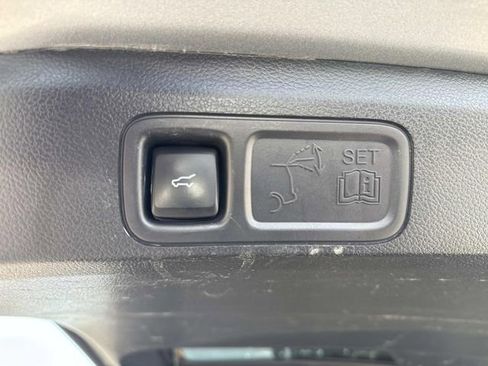 Used 2024 Ford Expedition Max XLT image 9