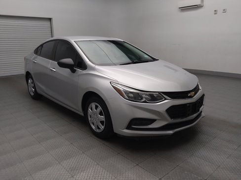Used 2017 Chevrolet Cruze LS FWD image 13
