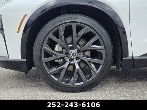 Used 2025 Toyota Crown Signia w/ Advanced Technology Package image 54