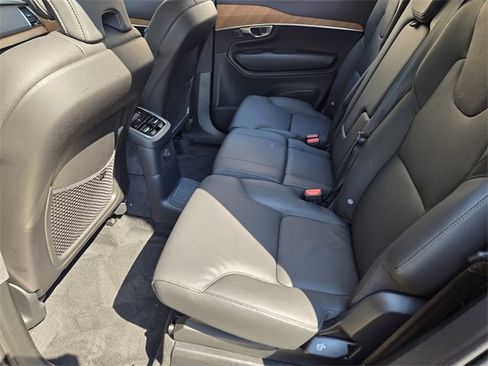 Certified 2025 Volvo XC90 T8 Plus w/ Protection Package Premier image 32