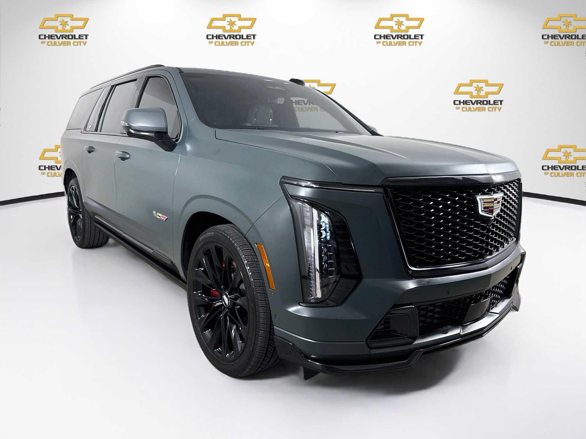 Used 2025 Cadillac Escalade ESV V w/ LPO, ONYX Package AWD/4WD image 1
