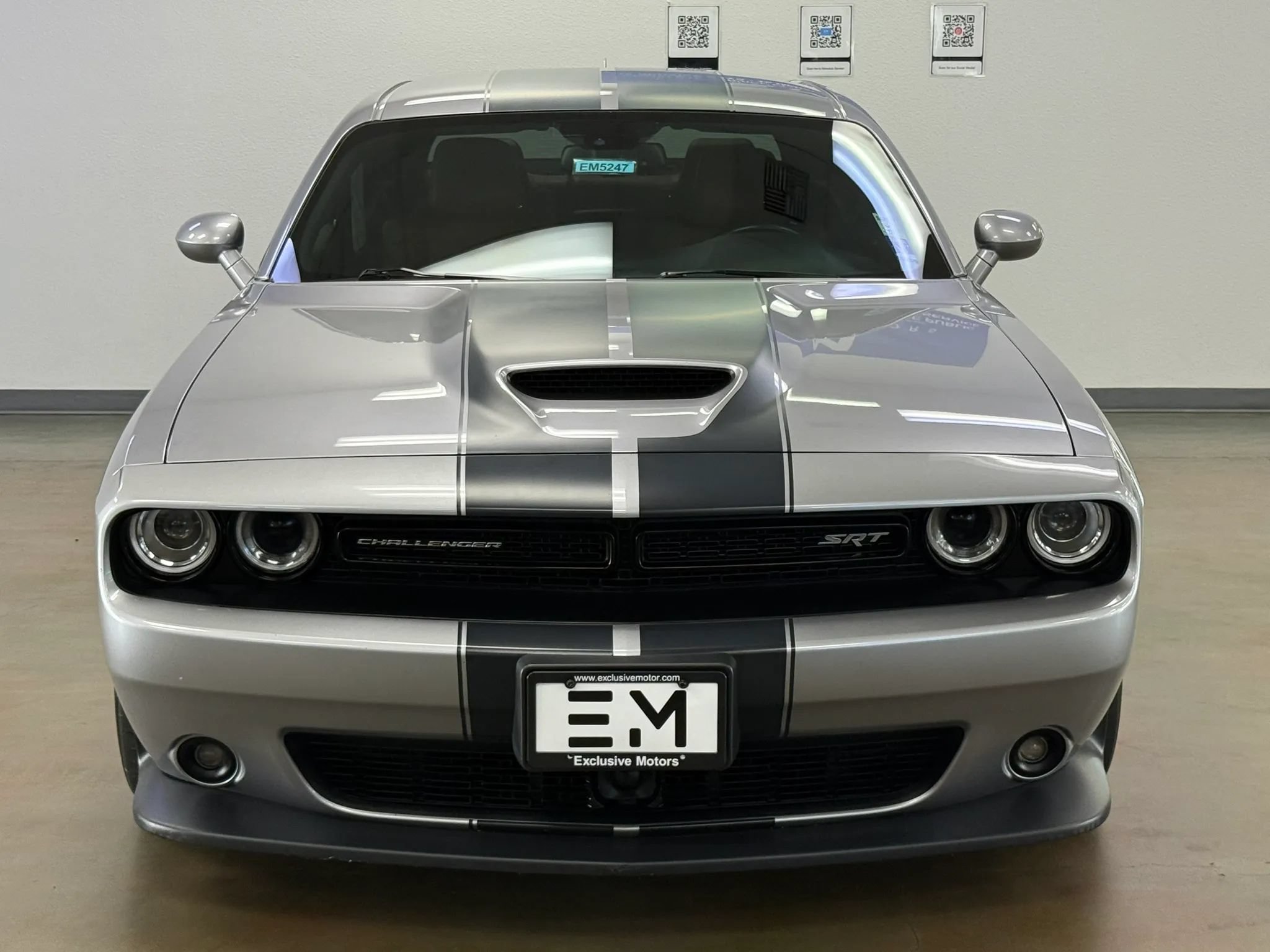 Used 2016 Dodge Challenger SRT w/ Technology Group RWD image 3