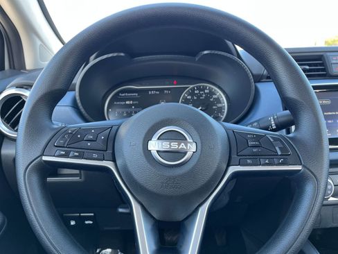 Used 2025 Nissan Versa SV FWD image 28