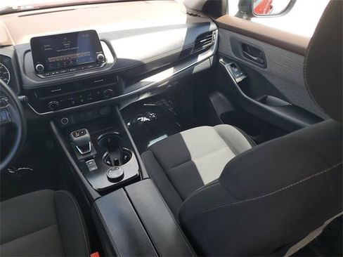Used 2023 Nissan Rogue S image 15