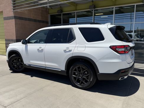 Used 2025 Honda Pilot Touring image 5