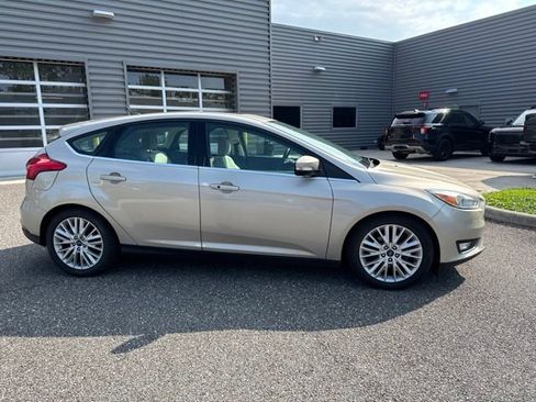 Used 2017 Ford Focus Titanium FWD image 3