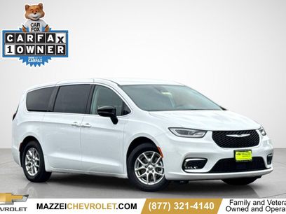 Used 2024 Chrysler Pacifica Touring-L