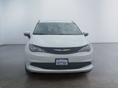 Used 2023 Chrysler Voyager LX FWD image 8