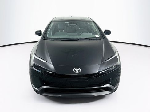 Used 2024 Toyota Prius LE FWD image 2