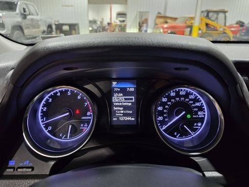 Used 2020 Toyota Camry SE FWD image 33