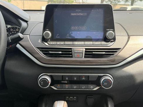 Used 2025 Nissan Altima 2.5 SV FWD image 17