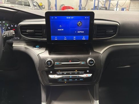 Used 2020 Ford Explorer XLT w/ Equipment Group 202A AWD/4WD image 16