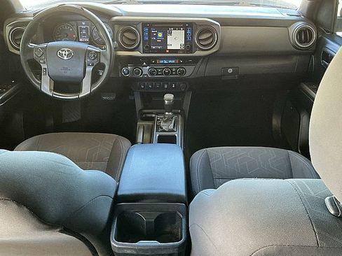 Used 2017 Toyota Tacoma TRD Off-Road image 15