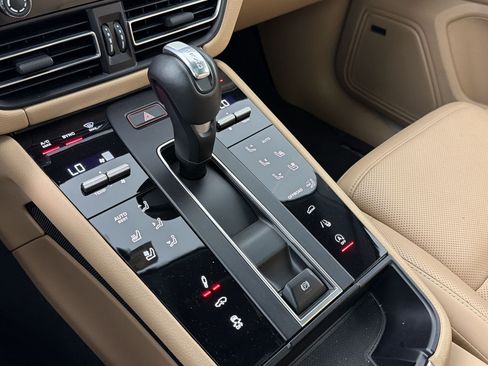 Certified 2024 Porsche Macan S AWD/4WD image 20