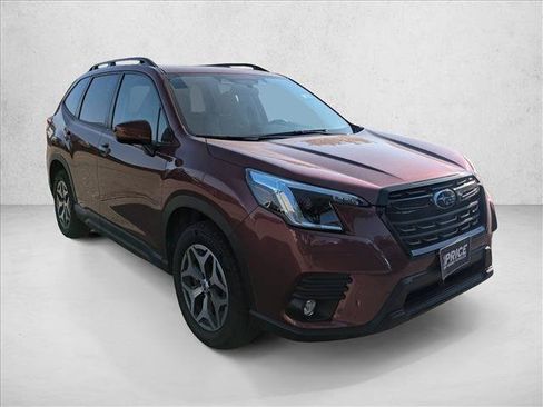 Used 2024 Subaru Forester Premium AWD/4WD image 3