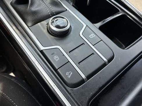 Used 2021 Kia Sorento LX FWD image 38
