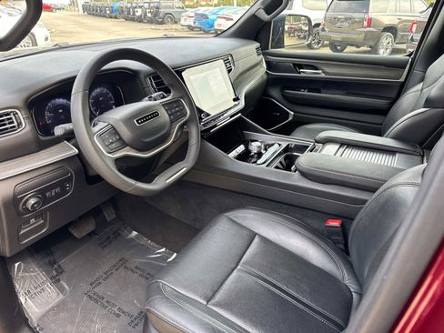 Certified 2024 Jeep Wagoneer Series II w/ Flexible Seating Group RWD image 22