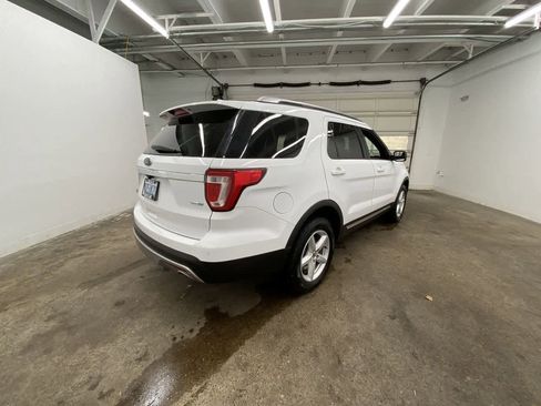 Used 2016 Ford Explorer XLT w/ Equipment Group 202A image 6