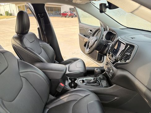 Used 2022 Jeep Cherokee Limited image 29