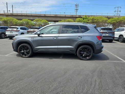 Certified 2022 Volkswagen Taos SE FWD image 8
