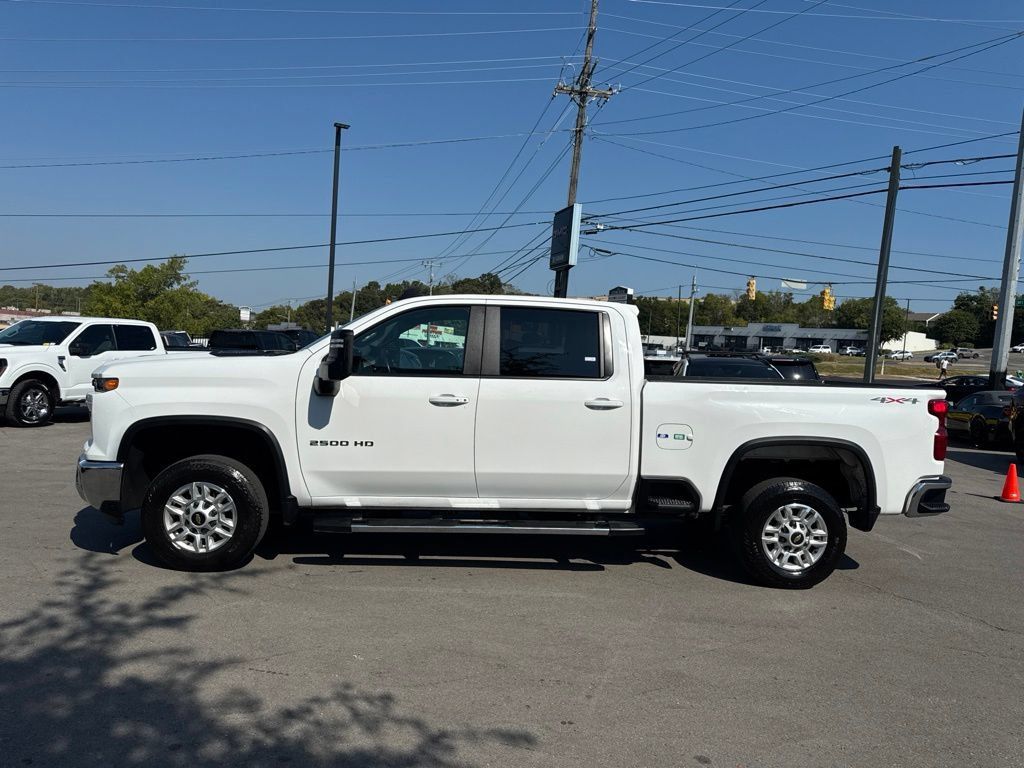 Used 2025 Chevrolet Silverado 2500 LT w/ Convenience Package AWD/4WD image 4