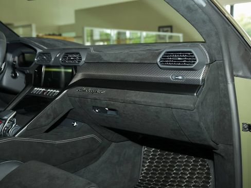 Used 2023 Lamborghini Urus Performante AWD/4WD image 74