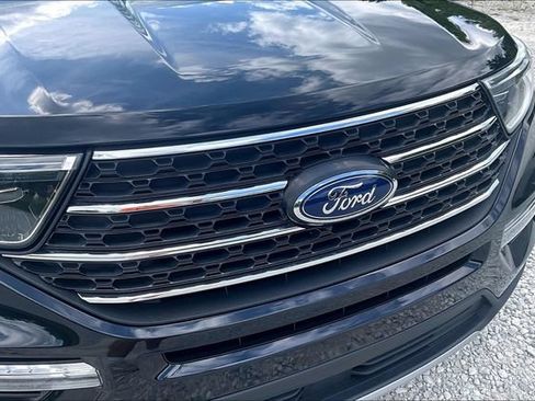 Used 2022 Ford Explorer XLT w/ Equipment Group 202A AWD/4WD image 29