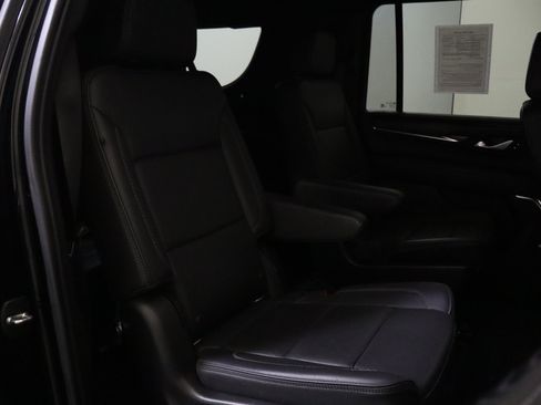 Used 2022 GMC Yukon XL Denali w/ Denali Premium Package AWD/4WD image 22