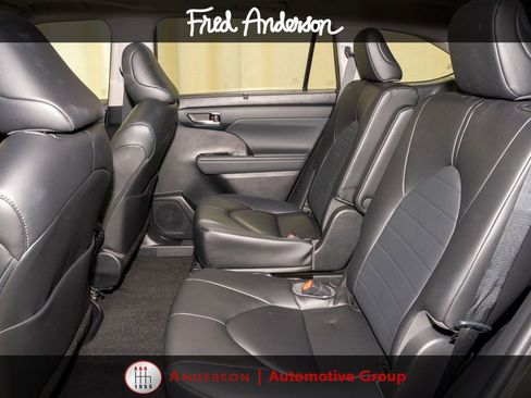 Used 2023 Toyota Highlander XLE FWD image 10