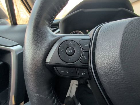 Used 2022 Toyota RAV4 XLE Premium image 17