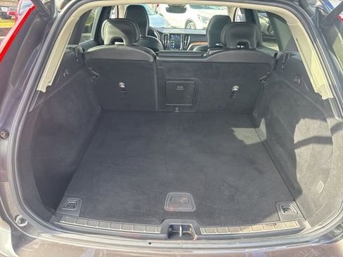 Used 2022 Volvo XC60 B5 Momentum image 17
