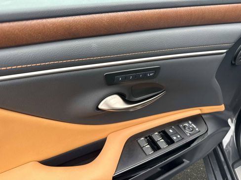 Used 2025 Lexus ES 350 w/ Premium Package FWD image 17