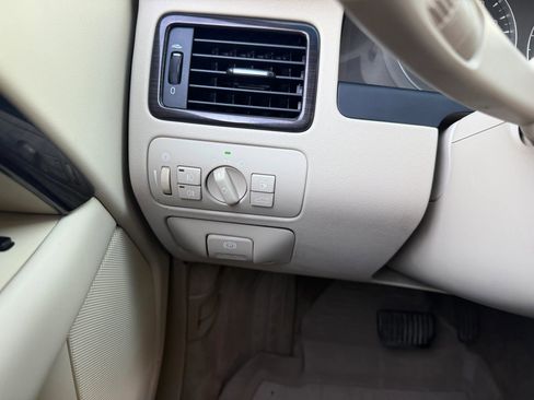 Used 2010 Volvo V70 image 17