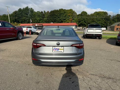 Used 2024 Volkswagen Jetta SE FWD image 5