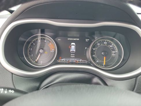 Used 2016 Jeep Cherokee Trailhawk w/ Comfort/Convenience Group AWD/4WD image 22