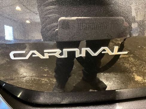 Used 2024 Kia Carnival LX FWD image 8